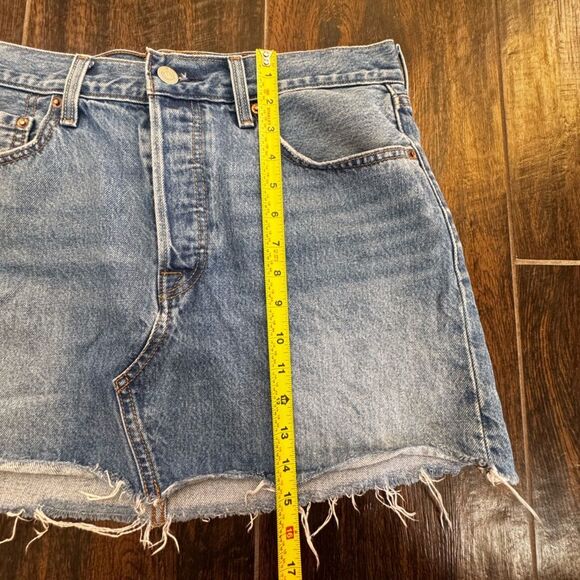 🛍️ Levi’s Button Fly Denim Mini Skirt sz 31 - Picture 10 of 10